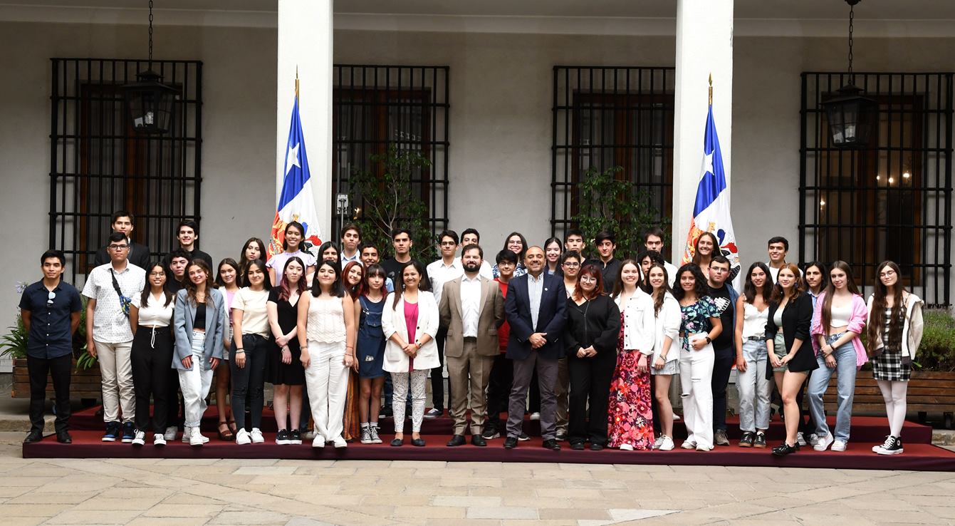 Puntajes nacionales junto al presidente Gabriel Boric en La Moneda
